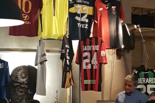 Successo per “Hasta cuanto podemos”. Di Luca Garritano la maglia più pagata