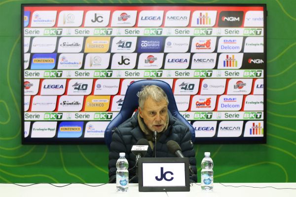 Mister Braglia: «Bisogna reagire col carattere della grande squadra»