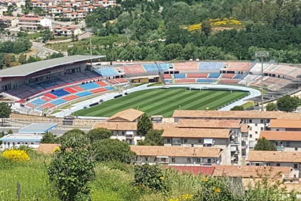 Forzato nella notte il portone della sede del Cosenza Calcio