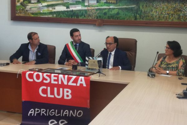 Il Presidente Eugenio Guarascio cittadino onorario di Aprigliano