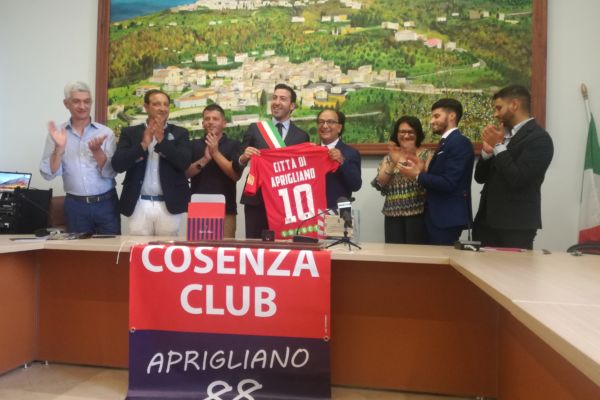 Il Presidente Eugenio Guarascio cittadino onorario di Aprigliano