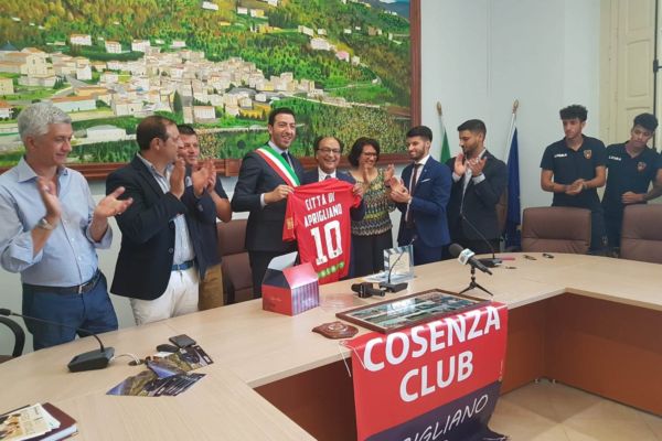 Il Presidente Eugenio Guarascio cittadino onorario di Aprigliano