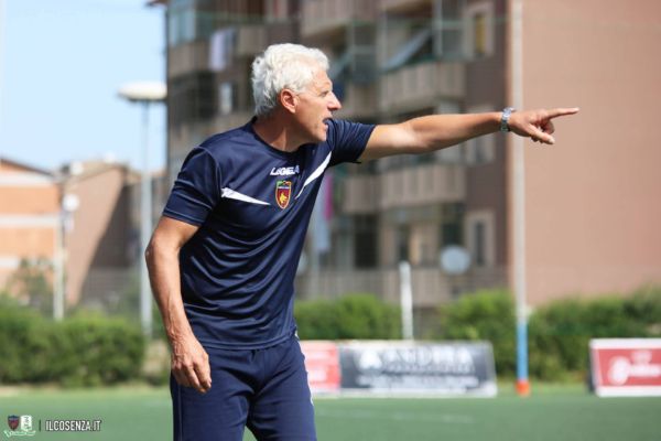 Auguri del Cosenza Calcio a mister Tortelli per la nascita del nipote Domenico