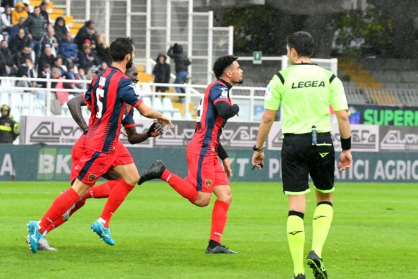 Cosenza sconfitto in rimonta dall’Ascoli (3-2)