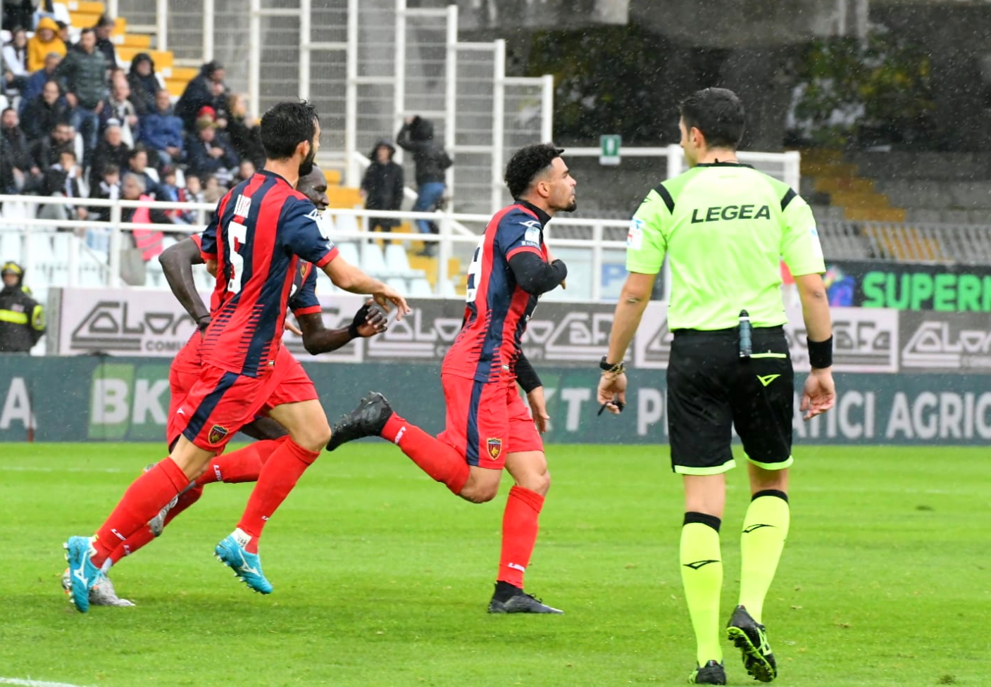 Cosenza sconfitto in rimonta dall’Ascoli (3-2)