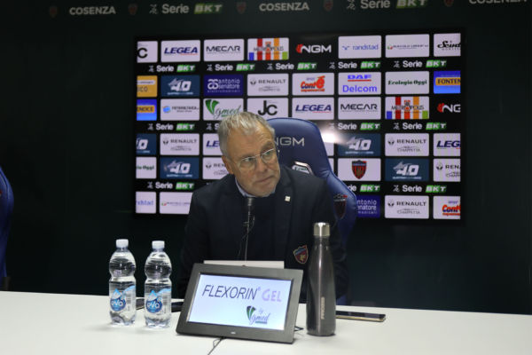 Mister Braglia: “Prendiamo gol troppo facilmente e questo non va bene”