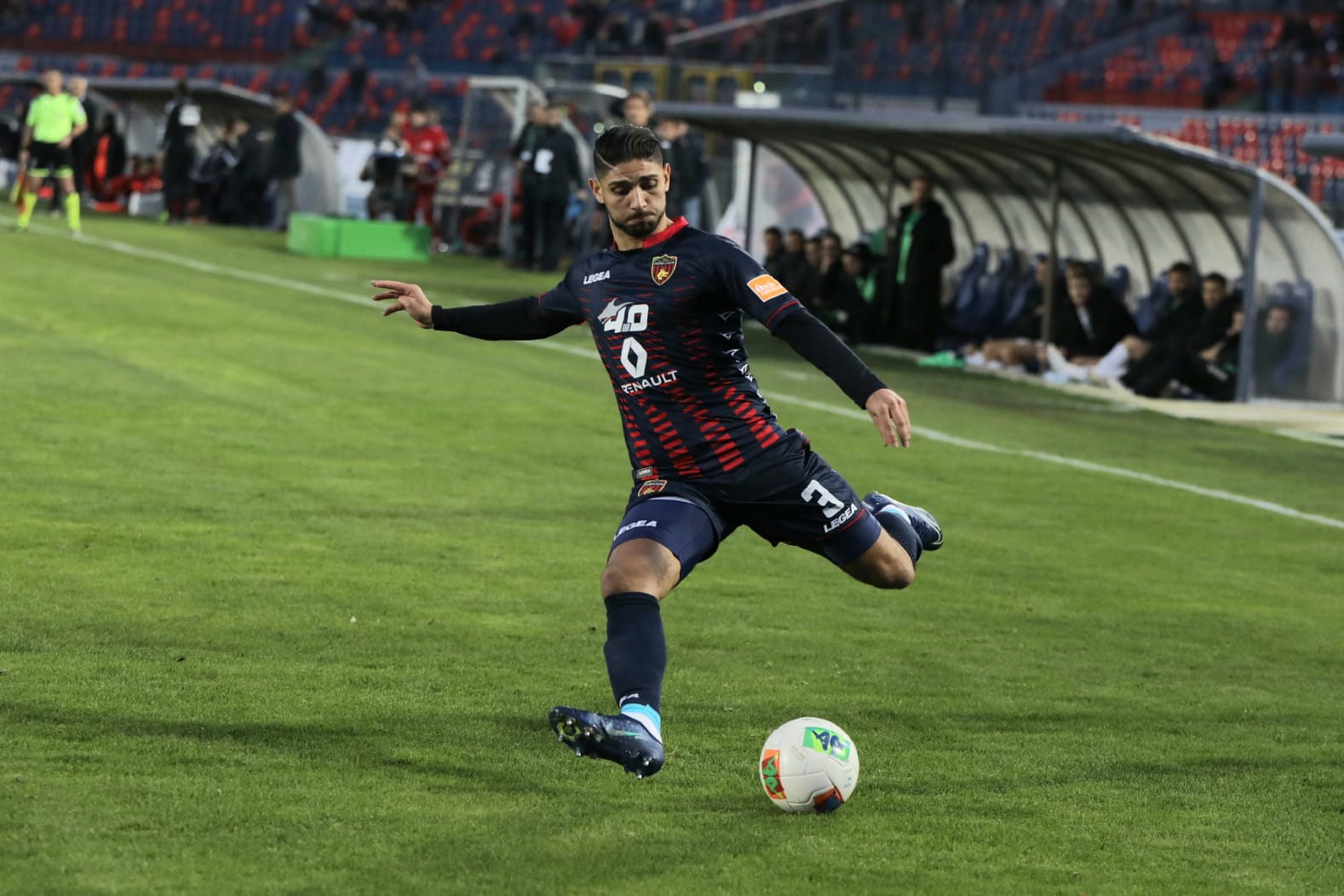 Non basta l’eurogol di Lazaar. Al Marulla passa il Pordenone (1-2)