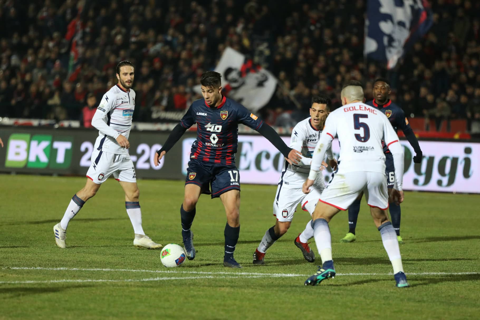 Cosenza – Crotone, i precedenti e gli ex della gara