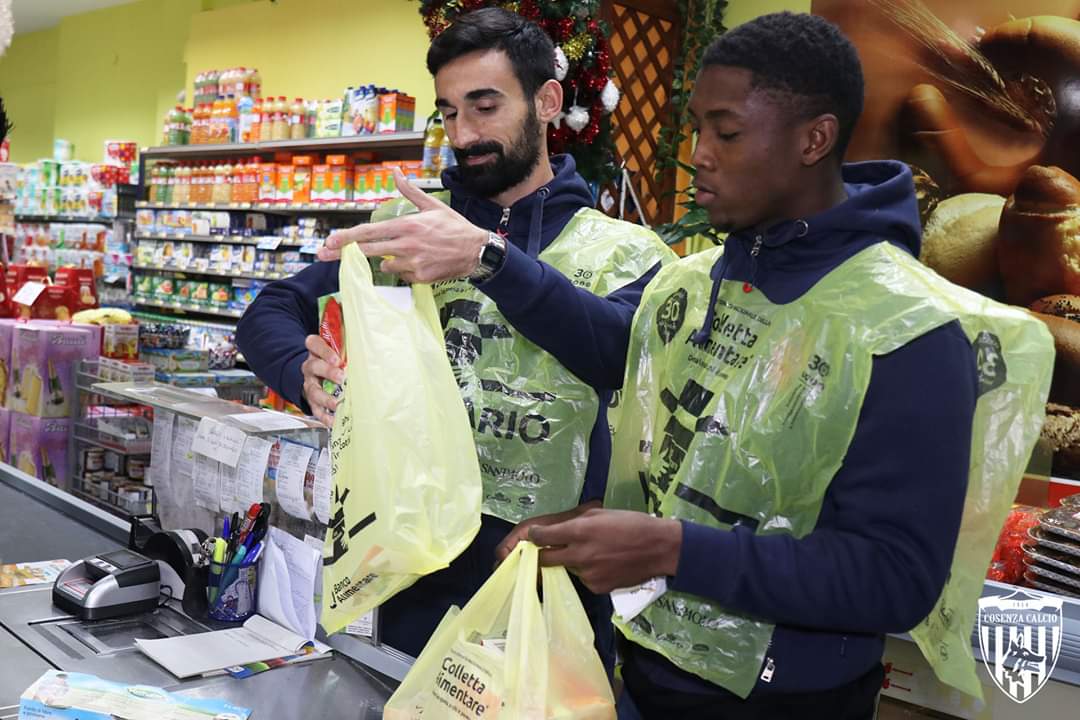 Campagna Cosenza Calcio per il Banco Alimentare