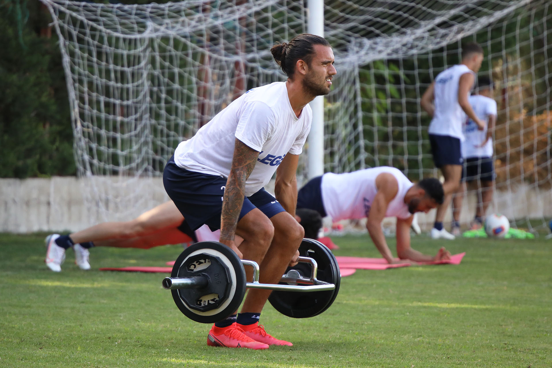 Lavoro di forza sul campo e tattica