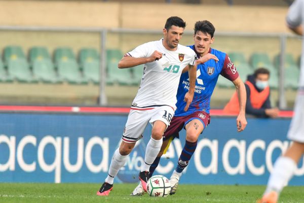 Leverbe dal dischetto e l’ex Garritano: Chievo batte Cosenza 2-0