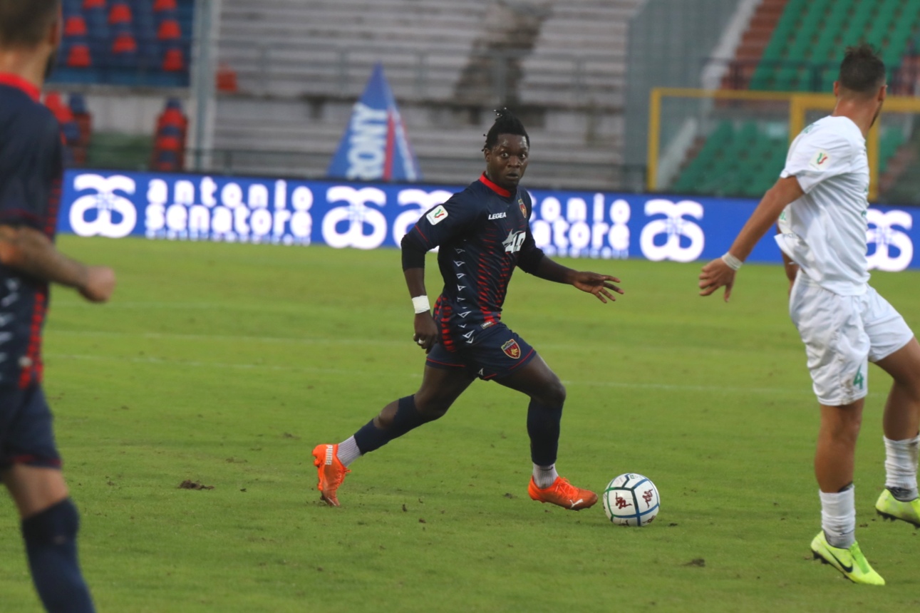 I Lupi superano il Monopoli per 2-1. Staccato il pass per il 4° turno di Coppa Italia