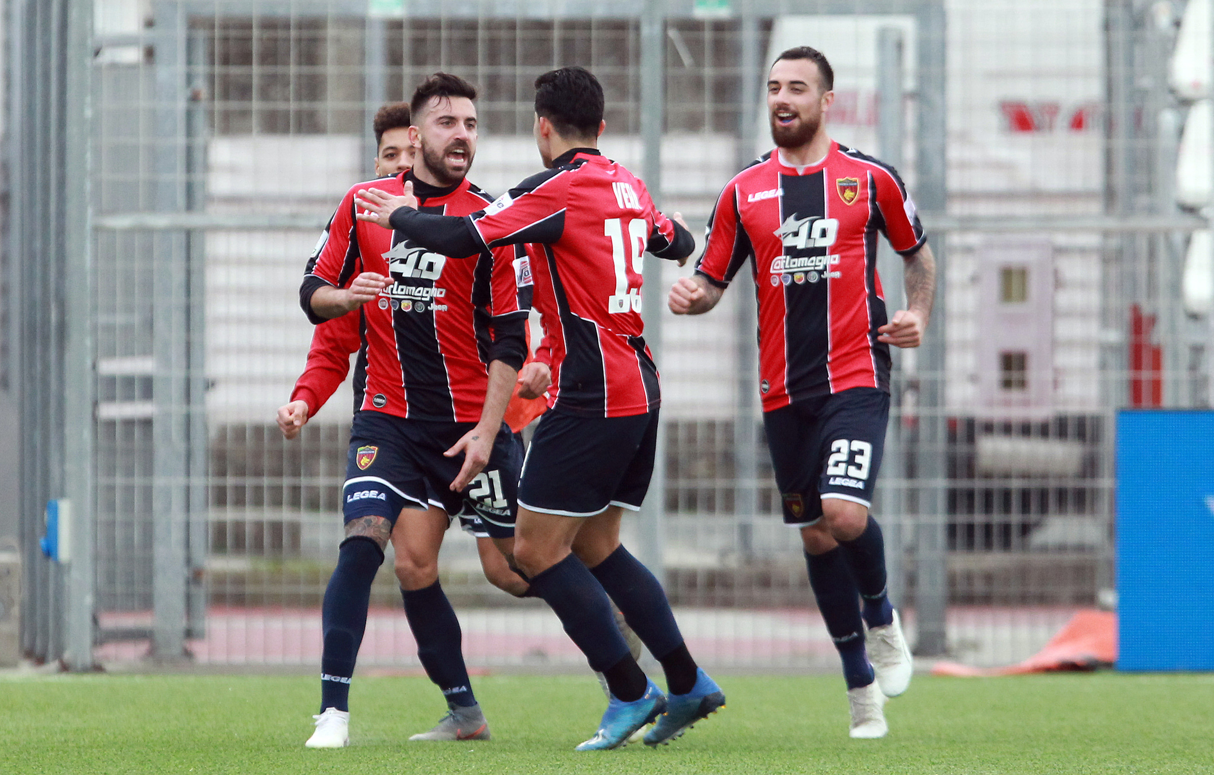 Gliozzi e un super Tremolada regalano il successo ai Lupi sull’Entella (1-2)