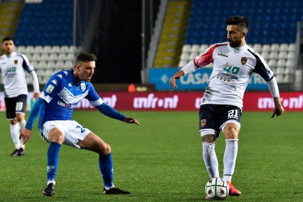 I Lupi cadono a Brescia sotto i colpi di Bjarnason e Ayé (2-0)