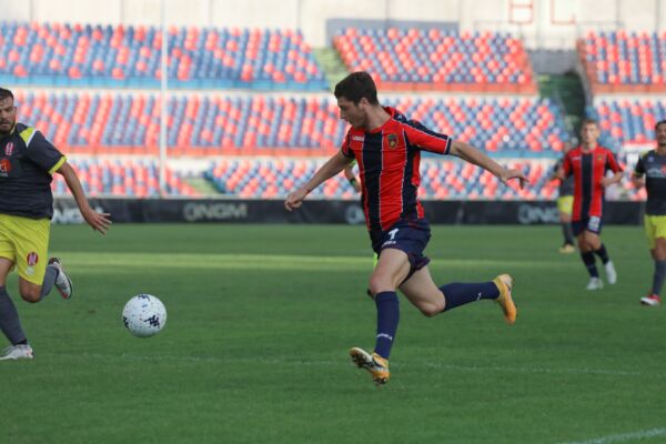 Il Cosenza batte 1-0 il Rende in amichevole. Gol decisivo di Pandolfi