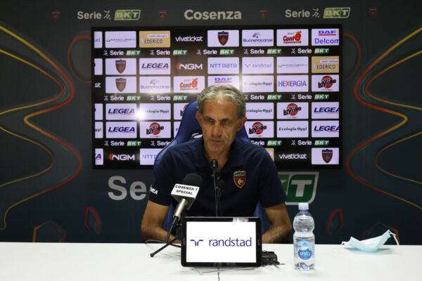 Zaffaroni presenta #COSCRO: “Contenti dell’entusiasmo della piazza. Crotone avversario di alto livello”