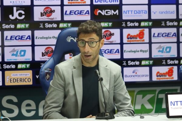 Conferenza stampa di presentazione di mister Occhiuzzi