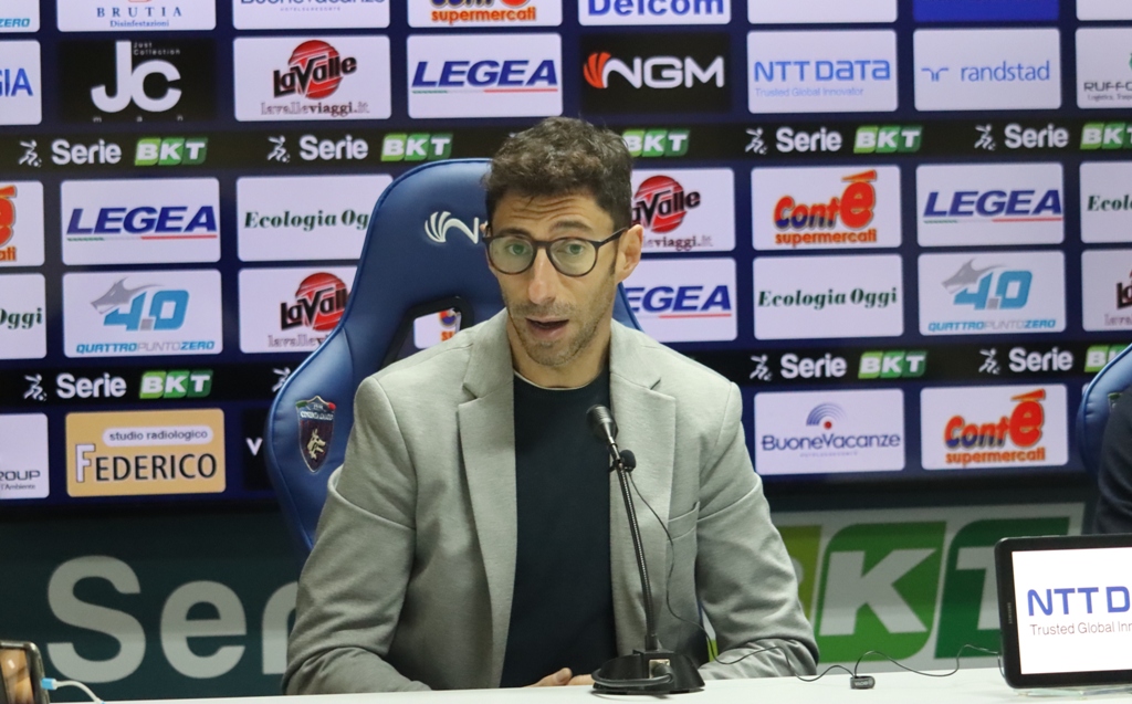 Conferenza stampa di presentazione di mister Occhiuzzi