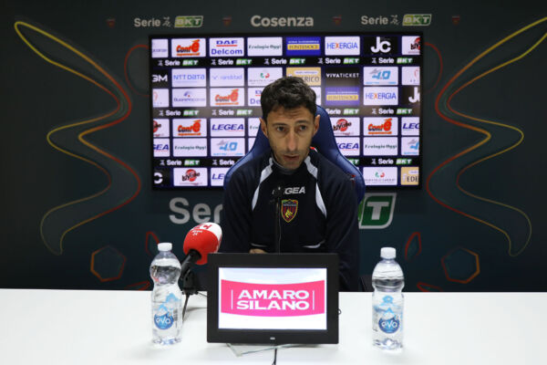 Mister Occhiuzzi in conferenza stampa alla vigilia di Cosenza – Brescia