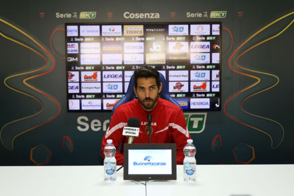 JOAQUIN LARRIVEY IN CONFERENZA STAMPA