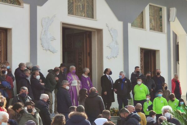 Il Presidente del Cosenza Calcio Eugenio Guarascio ha partecipato alla cerimonia funebre in memoria di Silvio Longobucco