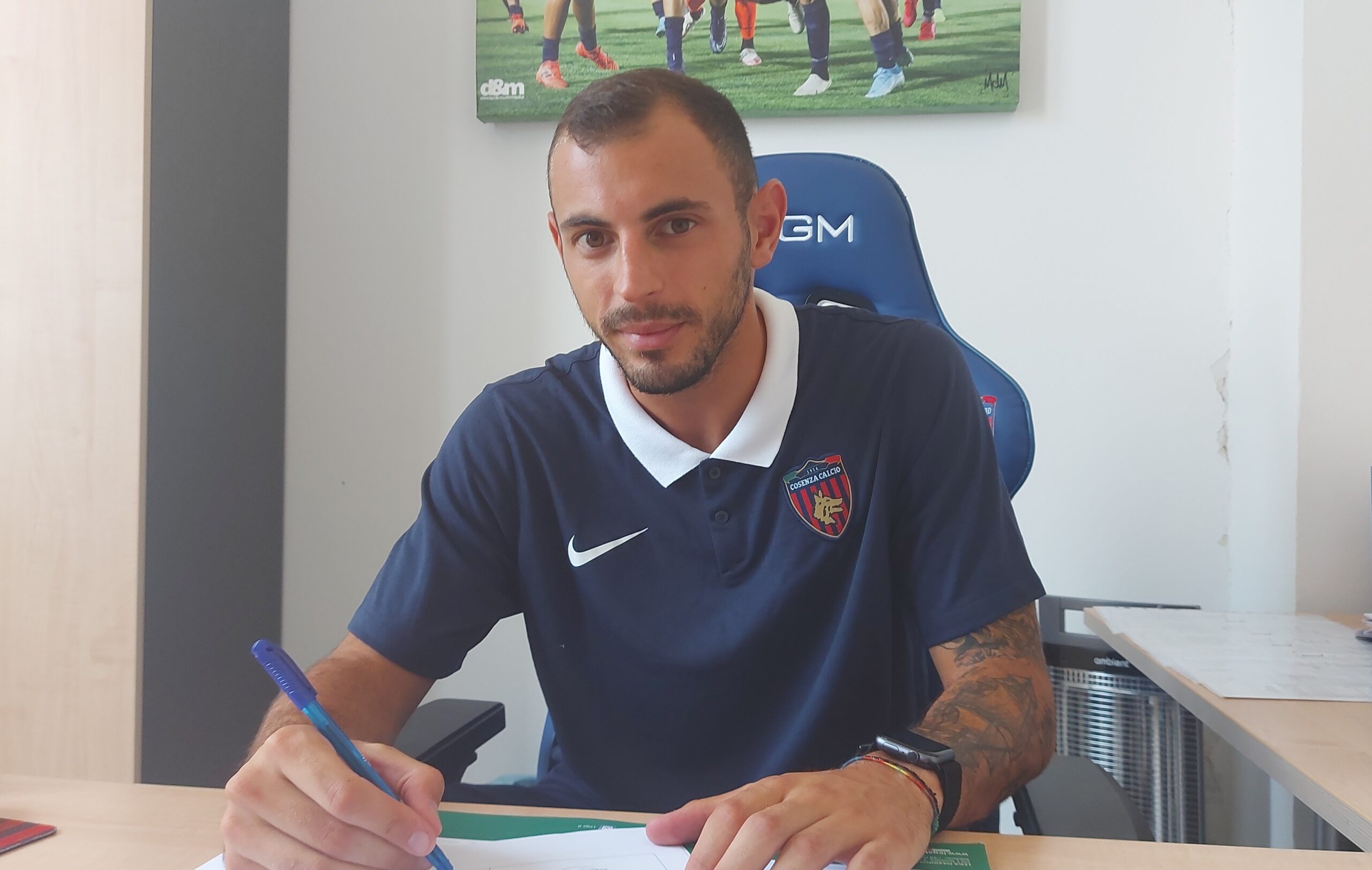 L’esterno Pietro Martino è un calciatore del Cosenza