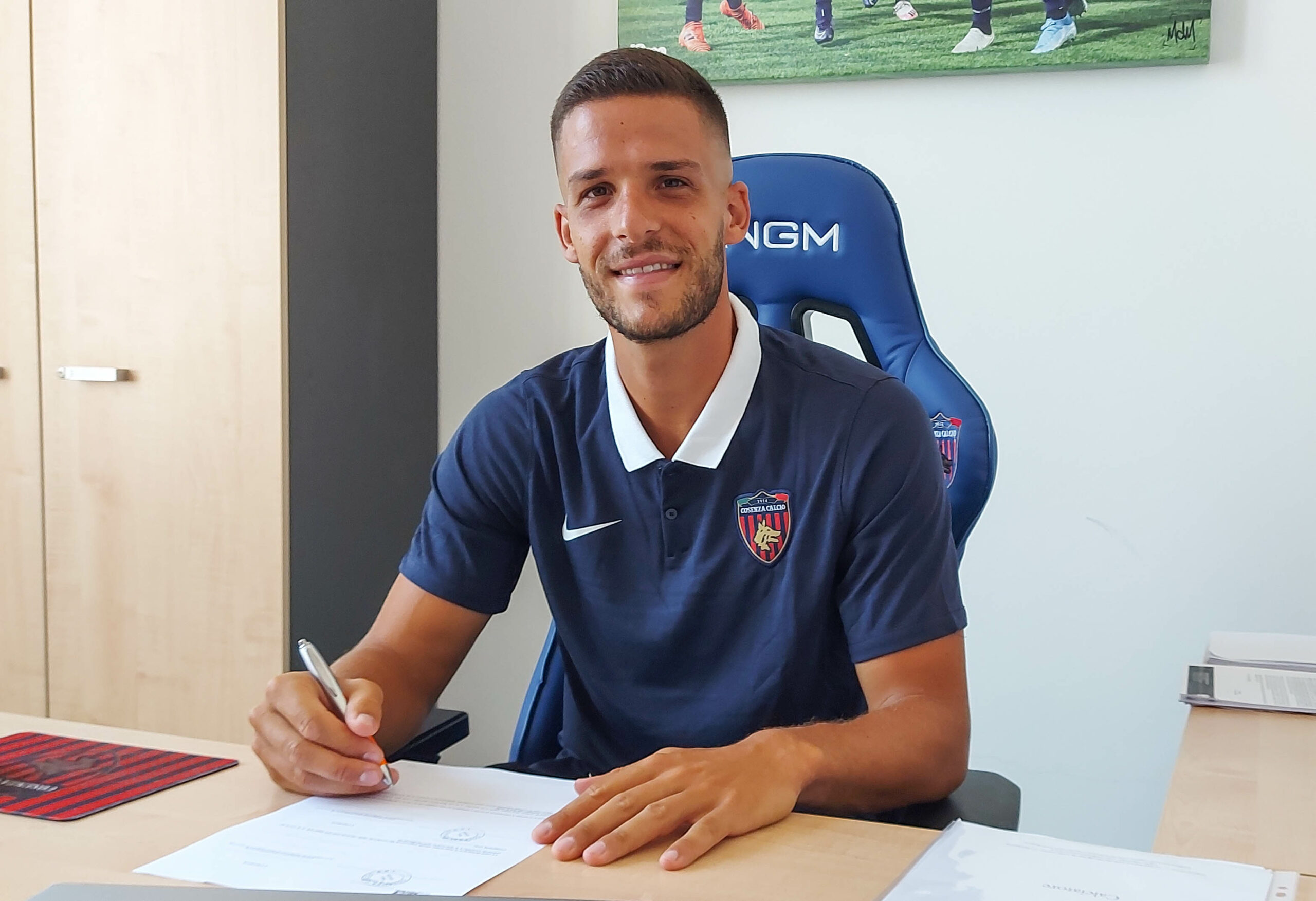 Bentornato in rossoblù ad Andrea Meroni!
