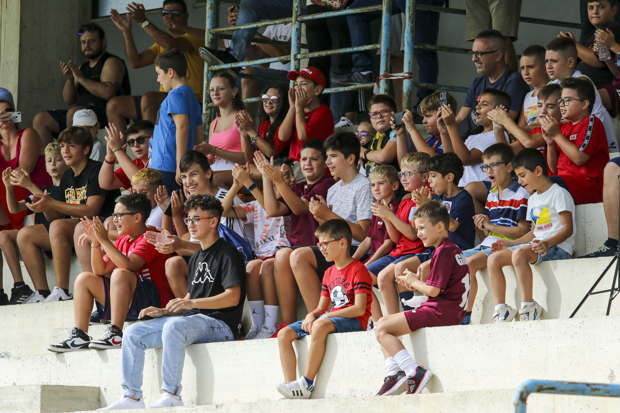 🔴🔵 Rossoblù tra entusiasmo e concentrazione