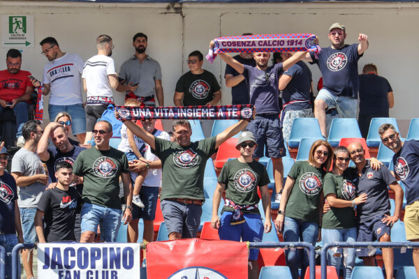 Il tifo di Cosenza – Bari