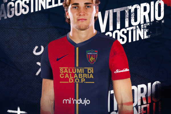 Vittorio Agostinelli nel centrocampo del Cosenza