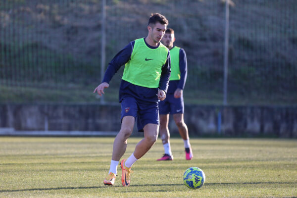 🔴🔵 Allenamento al Real Cosenza, domani la presentazione dei nuovi acquisti.