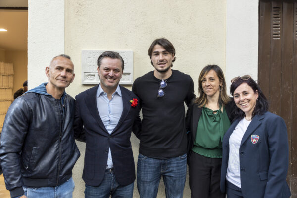 Una delegazione del Cosenza all’inaugurazione della sede della Fondazione Mancini