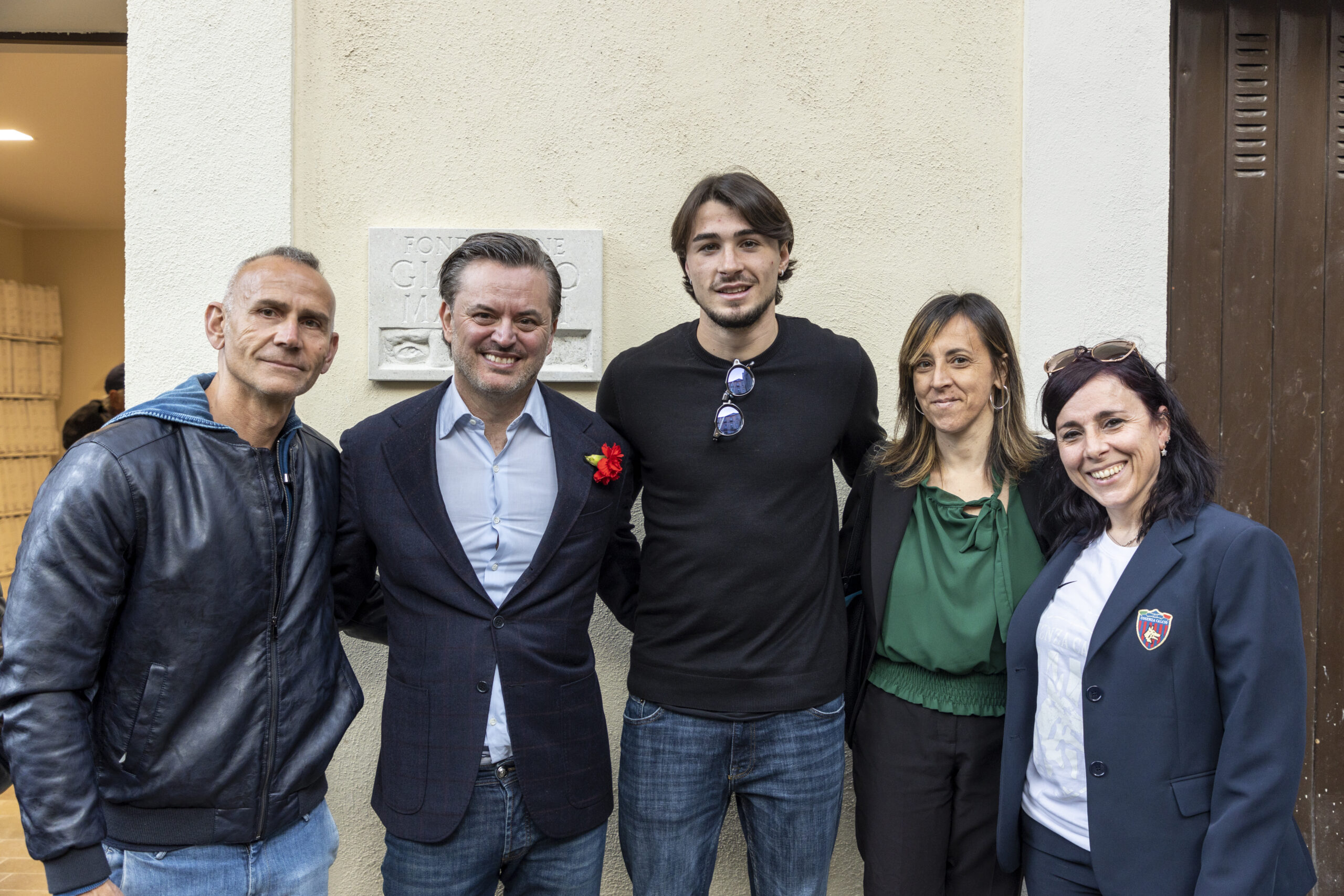 Una delegazione del Cosenza all’inaugurazione della sede della Fondazione Mancini