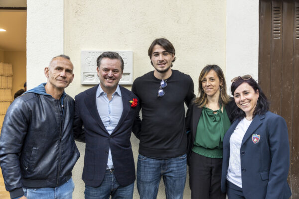 Una delegazione del Cosenza all’inaugurazione della sede della Fondazione Mancini