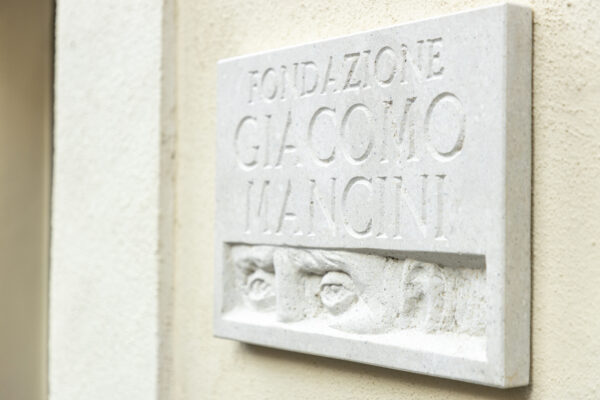 Una delegazione del Cosenza all’inaugurazione della sede della Fondazione Mancini