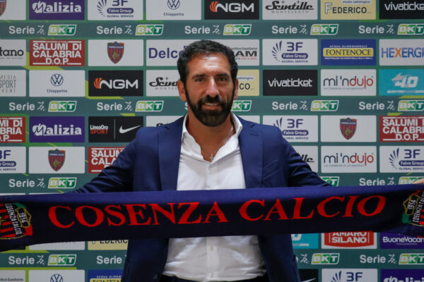 La presentazione di Mister Caserta alla stampa