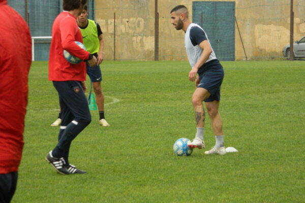 🔴🔵 Il report della seduta. Lavoro parziale in gruppo per Gennaro Tutino