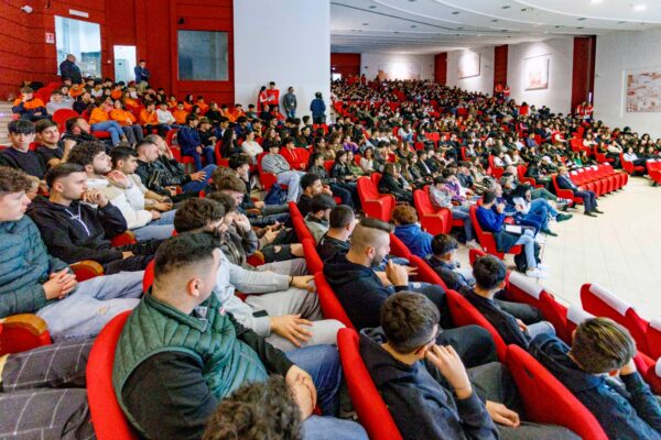🔴🔵 Un successo “Lupi nelle Scuole” all Liceo Classico Bernardino Telesio
