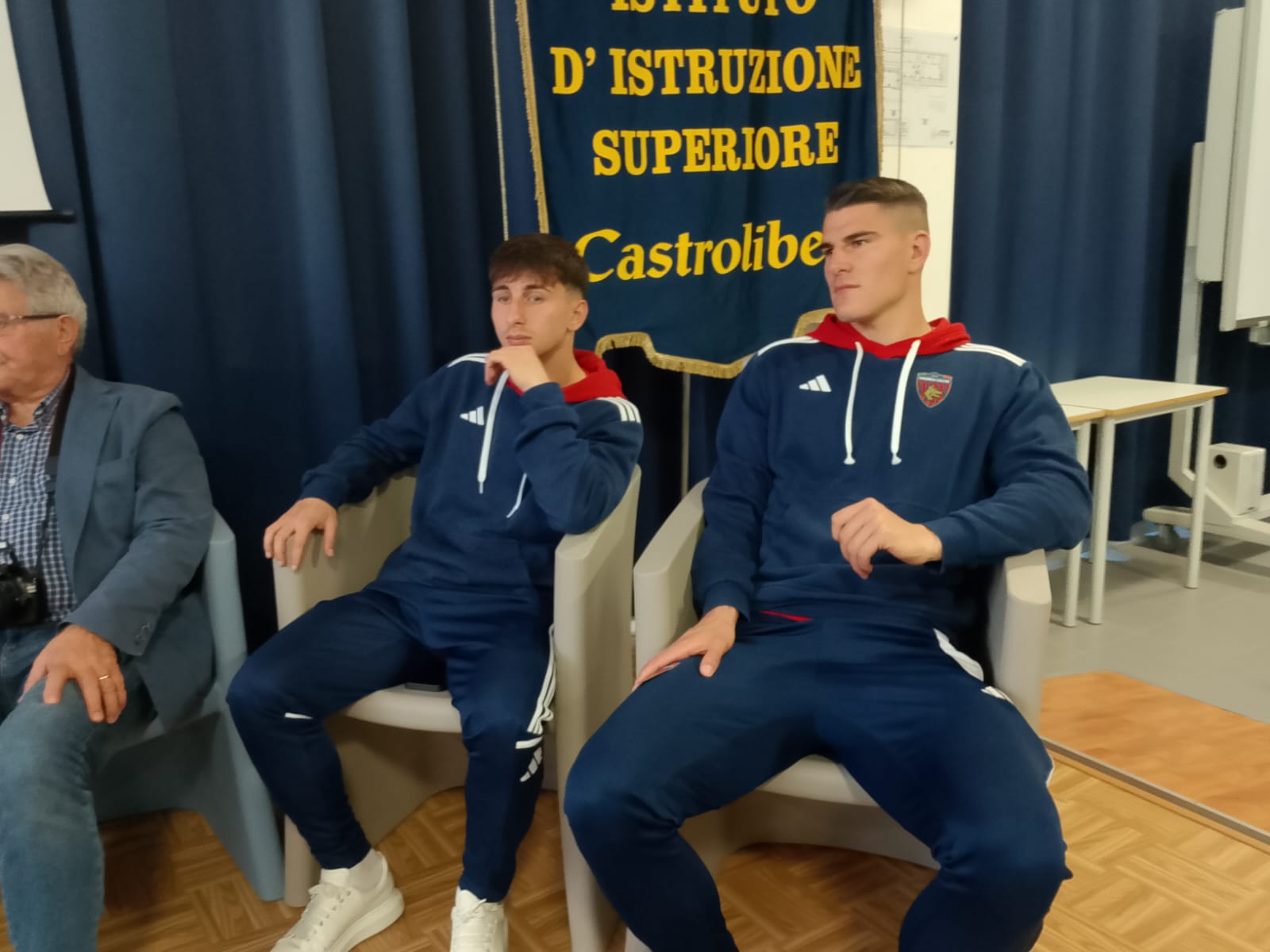 Calcio e nonviolenza, Florenzi e Moretti incontrano gli studenti