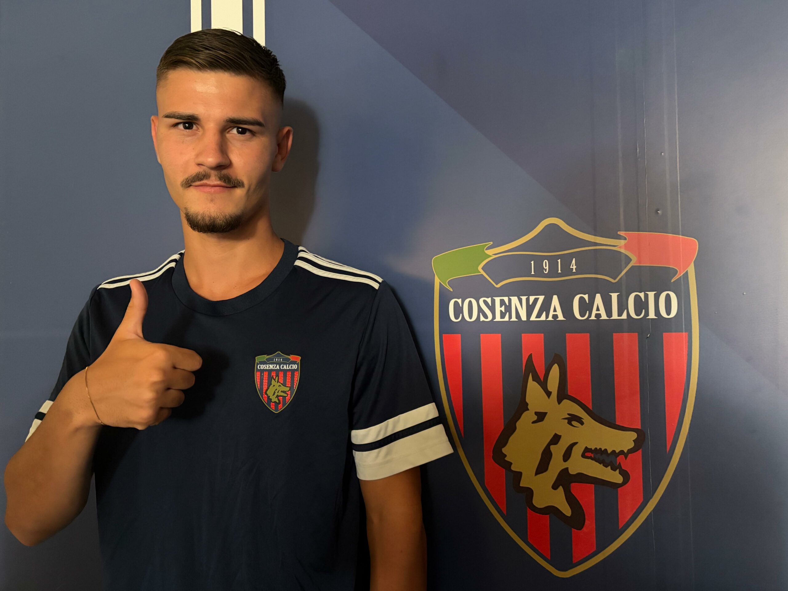 Enrico Giannini firma contratto con il Cosenza Calcio