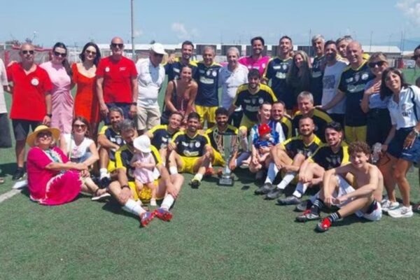 Medici-calciatori Cosenza campioni d’Italia, grande risultato per mister dottor Costabile